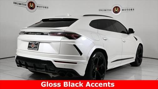 2022 Lamborghini Urus Pearl Capsule