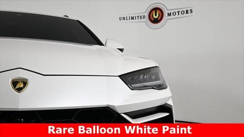 2022 Lamborghini Urus Pearl Capsule
