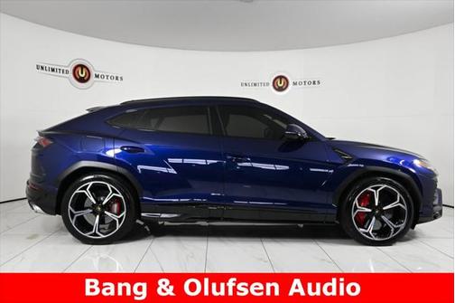 2021 Lamborghini Urus Pearl Capsule