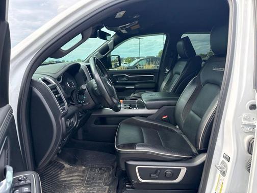 Bright White Clearcoat 2022 RAM 1500 Laramie