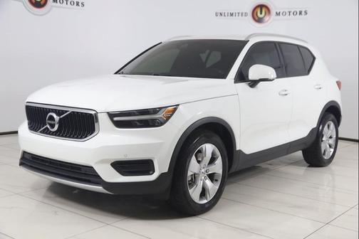 Ice White 2020 Volvo XC40 T5 Momentum