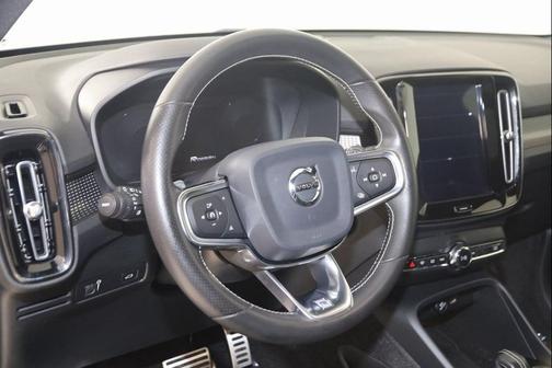 2020 Volvo XC40 T5 R-Design