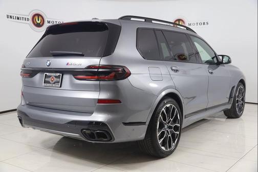 2024 BMW X7 M60i