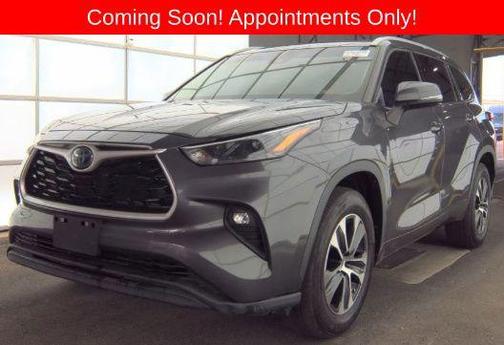 Magnetic Gray Metallic 2022 Toyota Highlander Hybrid XLE