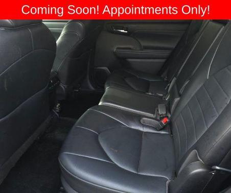 Magnetic Gray Metallic 2022 Toyota Highlander Hybrid XLE
