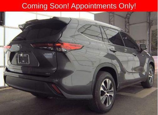 Magnetic Gray Metallic 2022 Toyota Highlander Hybrid XLE