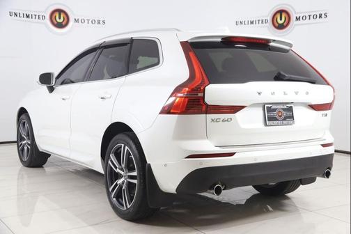 Crystal White Pearl 2019 Volvo XC60 T5 Momentum