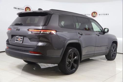 Baltic Gray Metallic Clearcoat 2023 Jeep Grand Cherokee L Altitude