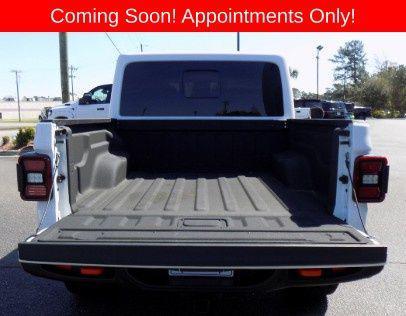 Bright White Clearcoat 2024 Jeep Gladiator Mojave X