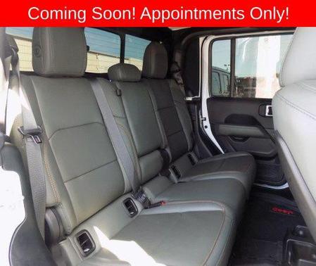 Bright White Clearcoat 2024 Jeep Gladiator Mojave X