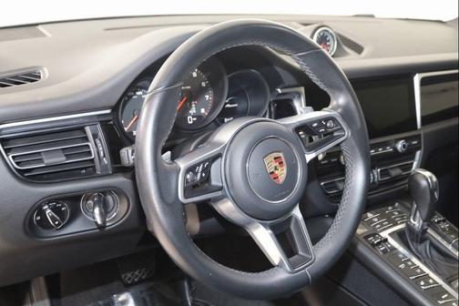 2020 Porsche Macan Base (PDK)