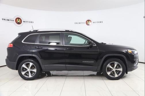 Diamond Black Crystal Pearlcoat 2019 Jeep Cherokee Limited