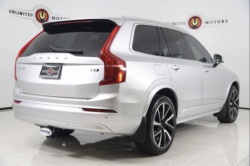 2022 Volvo XC90 T6 Momentum