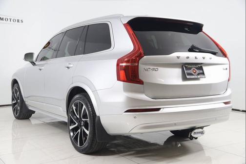 2022 Volvo XC90 T6 Momentum