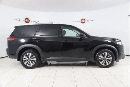 2023 Nissan Pathfinder SL 4WD