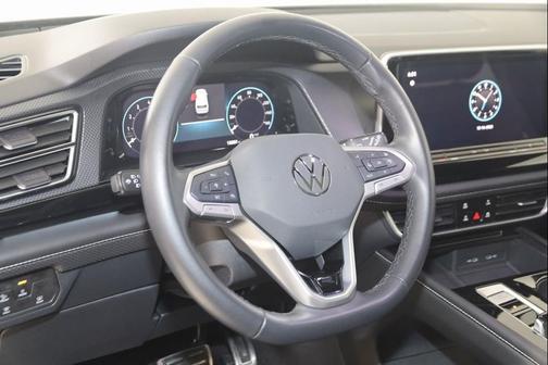 2024 Volkswagen Atlas Cross Sport 2.0T SEL Premium