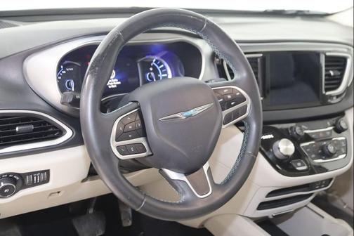 Bright White Clearcoat 2018 Chrysler Pacifica Hybrid Touring L