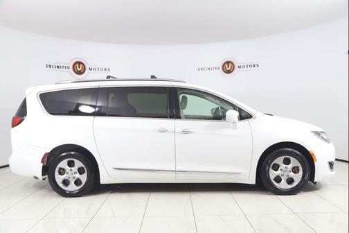 Bright White Clearcoat 2018 Chrysler Pacifica Hybrid Touring L