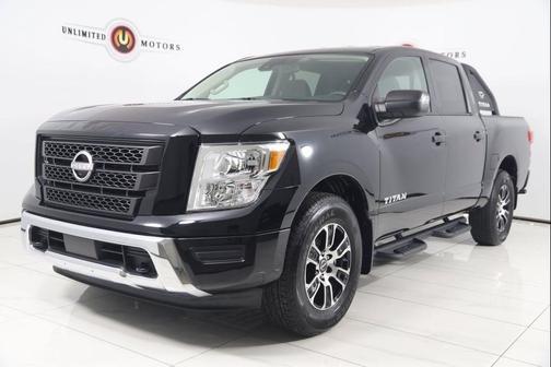 2023 Nissan Titan SV