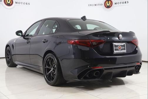 Vulcano Black Metallic 2018 Alfa Romeo Giulia Quadrifoglio
