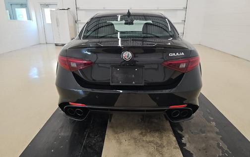 Black Metallic 2018 Alfa Romeo Giulia Base