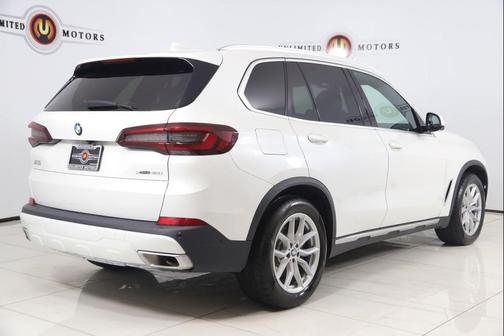 Mineral White Metallic 2023 BMW X5 xDrive40i