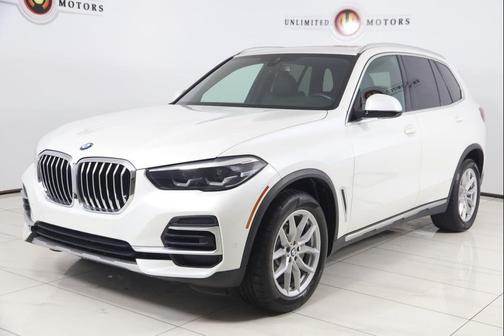 Mineral White Metallic 2023 BMW X5 xDrive40i