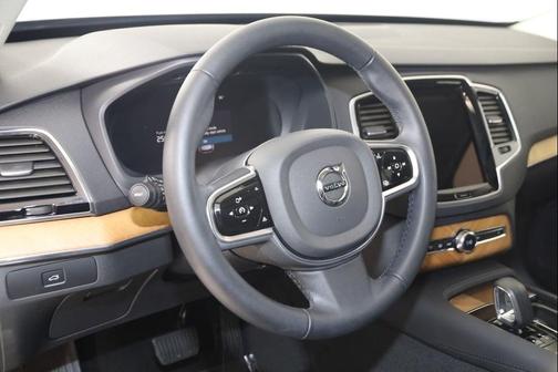 Onyx Black Metallic 2025 Volvo XC90 B5 Plus