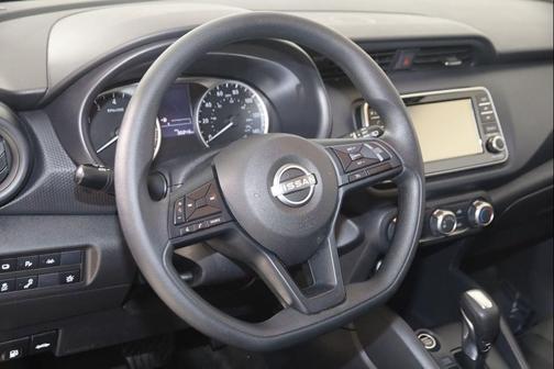 Gun Metallic 2024 Nissan Kicks S