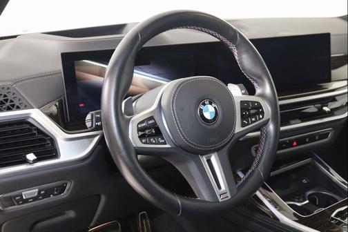 2023 BMW X7 M60i