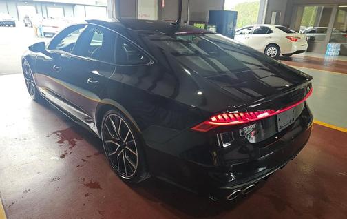 Mythos Black Metallic 2023 Audi S7 Prestige