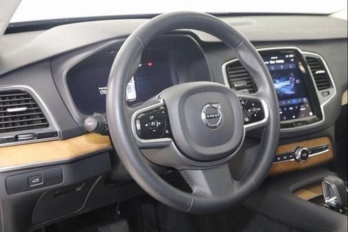 2024 Volvo XC90 B5 Plus Bright Theme