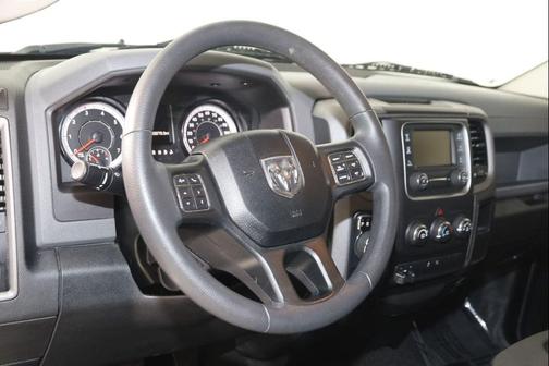 Brilliant Black Crystal Pearlcoat 2018 RAM 1500 Express