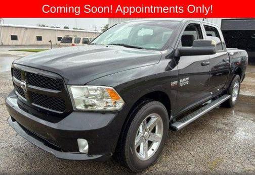 Brilliant Black Crystal Pearlcoat 2018 RAM 1500 Express