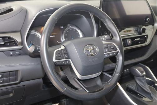 2023 Toyota Highlander Hybrid XLE