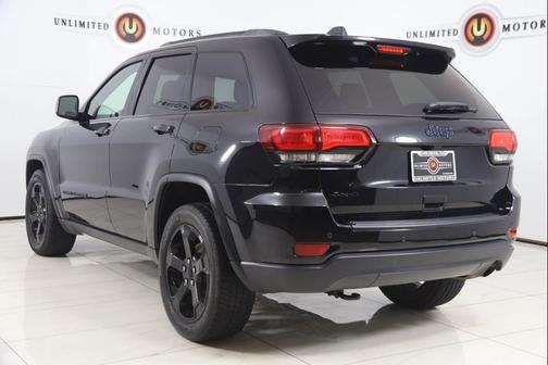 Diamond Black Crystal Pearlcoat 2019 Jeep Grand Cherokee Upland