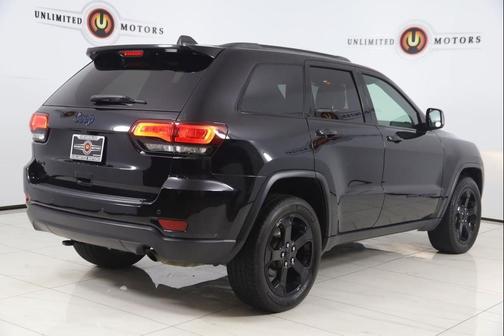 Diamond Black Crystal Pearlcoat 2019 Jeep Grand Cherokee Upland