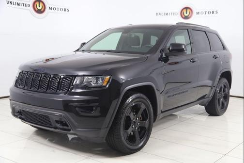 Diamond Black Crystal Pearlcoat 2019 Jeep Grand Cherokee Upland