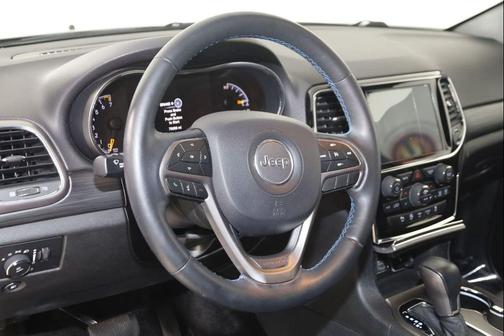 Diamond Black Crystal Pearlcoat 2019 Jeep Grand Cherokee Upland