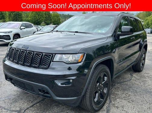 Diamond Black Crystal Pearlcoat 2019 Jeep Grand Cherokee Upland