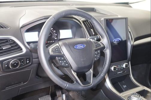 Iconic Silver Metallic 2024 Ford Edge SEL