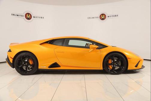 2022 Lamborghini Huracan EVO Coupe RWD