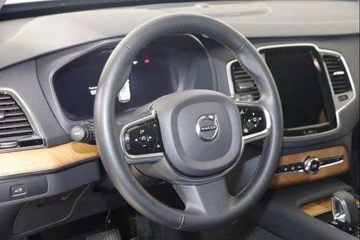 2024 Volvo XC90 B6 Plus Bright Theme 7-Seater