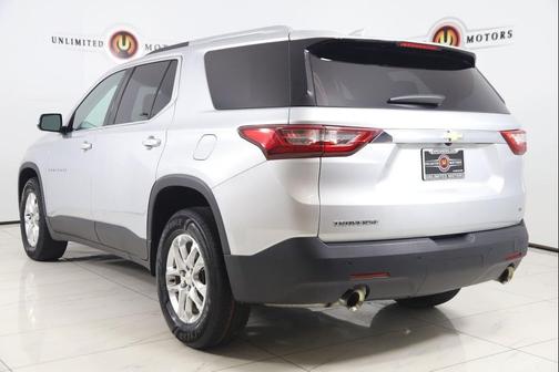 Silver Ice Metallic 2018 Chevrolet Traverse LT Cloth