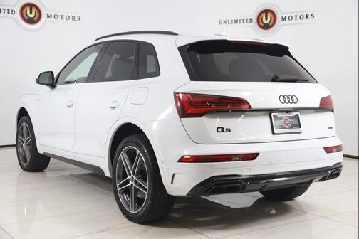 Glacier White Metallic 2024 Audi Q5 e 55 S line Prestige