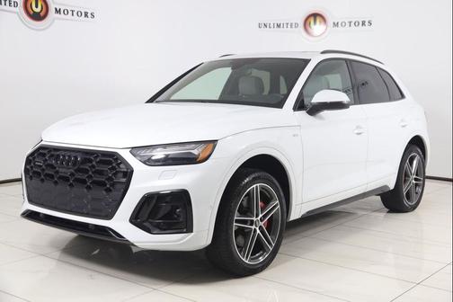 Glacier White Metallic 2024 Audi Q5 e 55 S line Prestige