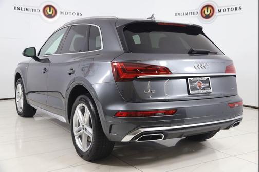 Daytona Gray Pearl Effect 2024 Audi Q5 e 55 S line Premium Plus
