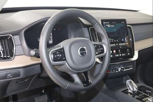 Onyx Black Metallic 2025 Volvo XC90 B6 Plus 7-Seater