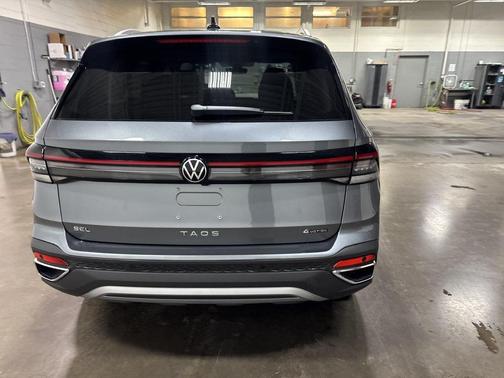 Platinum Gray Metallic 2027 Volkswagen Taos 1.5T SEL