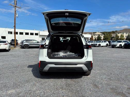 Pure White 2027 Volkswagen Tiguan 2.0T SE